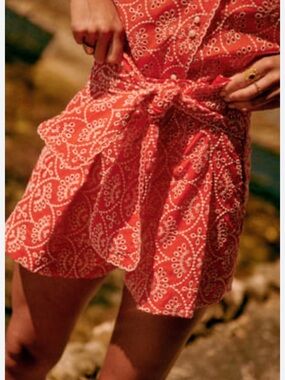 Sezane Red Eyelet Tie-Waist high waisted Shorts size 6